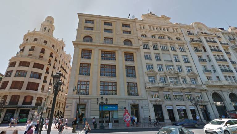  Edificio donde se proyecta el Hotel Marriot, en la Plaza del Ayuntamiento. Foto: VP.